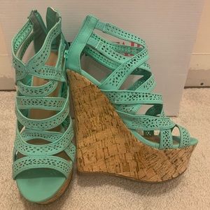Women’s wedge shoe